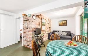 1 Bedroom Gorgeous Apartment In Lovran 