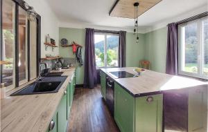 Maisons de vacances Awesome Home In Granges-Aumontzey : photos des chambres