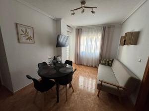 Almudens green apartment, HIGH-SPEED FREE WIFI, 250m to Beach, The center of Torrevieja