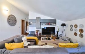 Gorgeous Apartment In Zadar With Wifi