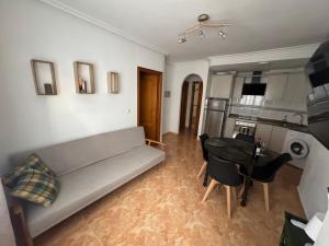 Almudens green apartment, HIGH-SPEED FREE WIFI, 250m to Beach, The center of Torrevieja