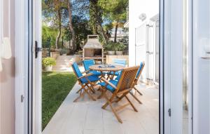 Gorgeous Home In Rogoznica With Kitchen 