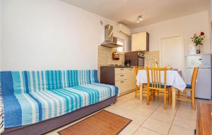 Amazing Apartment In Brodarica With Wifi 