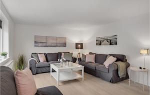 Cozy Home In Asaa With Kitchen