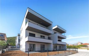 2 Bedroom Nice Apartment In Trogir 