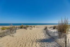 Steps to Ocean Colorful Abode in Fenwick Island - 芬威克岛