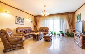 3 Bedroom Amazing Home In Jurdani