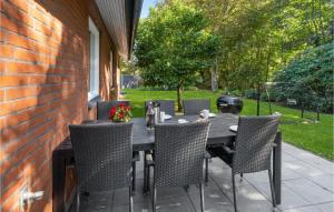 Beautiful Home In Varde With Kitchen