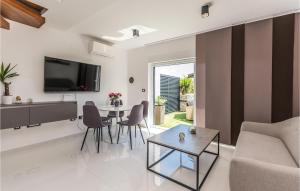 Beach Front Home In Sukosan With Wifi 