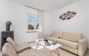 Stunning Home In Lun With Wifi 