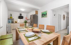 Stunning Home In Lun With Wifi