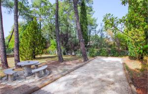 Maisons de vacances Gorgeous Home In Aubenas : photos des chambres