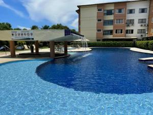 GUARAJUBA PARAÍSO DAS ÁGUAS - APT 2 quartos com AR e TV em TODOS os cômodos - Incluso Roupa de CAMA e BANHO - Filtro de Água Gelada e Maquina de Lavar dentro do APT - TOTAL CONFORTO PARA VC E SUA FAMILIA - Cond A beira da Lagoa e perto da PRAIA