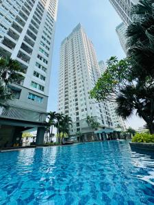 Stunning Comfy Condominium High Floor at the Heart of Central Jakarta