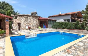 Stunning Home In Peroj