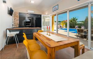 Beautiful Apartment In Labin With Wifi 