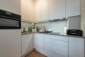 Aparts4U - Kras Resort Apartament A103 z prywatnym jacuzzi i widokiem na góry