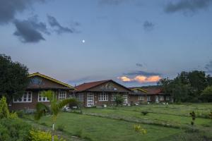 Pachmarhi Foothill Cottages by Vanyum