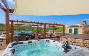 Nice Home In Vis With Kitchen