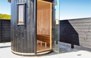 Cozy Home In Hvide Sande With Wifi