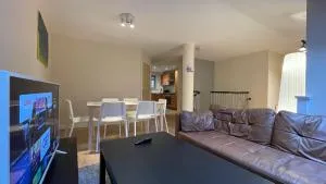 4- bedroom , 1 living room Flat Near Emirates Stadium - Highbury