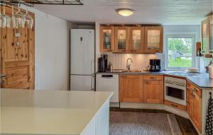 Gorgeous Home In Hökerum With Lake View