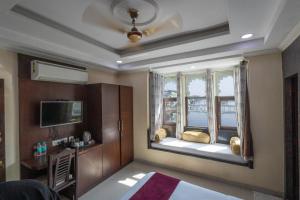 Hide-In Udaipur - A Lake View Boutique Hotel