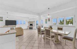 Beautiful Home In Makarska With Wifi 