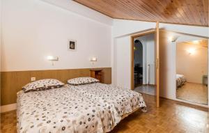 2 Bedroom Gorgeous Apartment In Lovran 