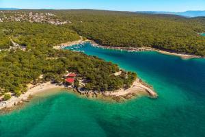 Beautiful new villa with pool, near beach - by TRAVELER tourist agency KRK - ID 2400