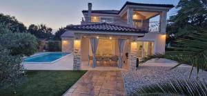 Beautiful new villa with pool, near beach - by TRAVELER tourist agency KRK - ID 2400