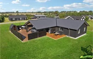 Lovely Home In Væggerløse With Kitchen - Marrebæk