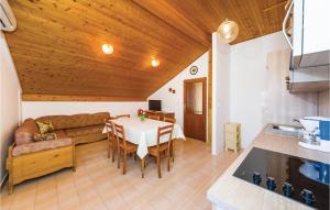 Awesome Home In Sabunike-Privlaka With Kitchen 