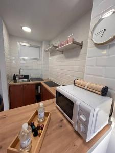 Estudio con vistas al mar, piscinas, recepción 24 hs