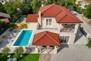 Beautiful new villa with pool, near beach - by TRAVELER tourist agency KRK - ID 2400