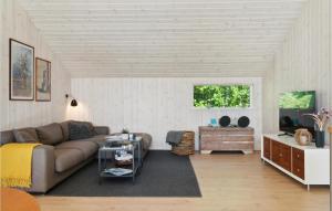 Stunning Home In Stege With Wifi