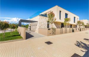 Lovely Home In Savudrija With Wifi