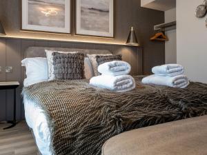 Arran Shores Luxury Shorefront Apartment 9