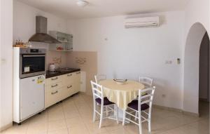 2 Bedroom Amazing Apartment In Klek