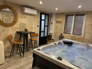 Appartements Love Room Thenalia : photos des chambres