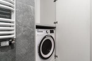 Beautiful Apartment with Parking in Mennica Residence