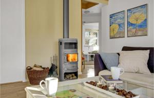 Nice Home In Sjællands Odde With Wifi