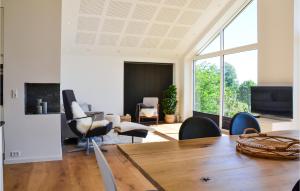 Cozy Home In Hundested With Wifi