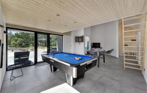 Nice Home In Blåvand With Kitchen