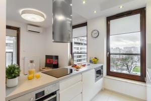 Premium Apartments in the Center of Warsaw with FREE Parking & Balcony