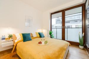 Premium Apartments in the Center of Warsaw with FREE Parking & Balcony