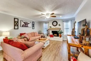Near Lake Dardanelle Updated Home with Large Yard! - روسيلفيل