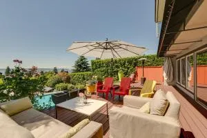 West Vancouver Family Home w Custom Patio and Pool - 西温哥华