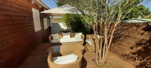 Chalets Hourtin Charmant Chalet avec Salon de Jardin : photos des chambres