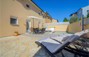 Four-Bedroom Holiday Home In Vodnjan